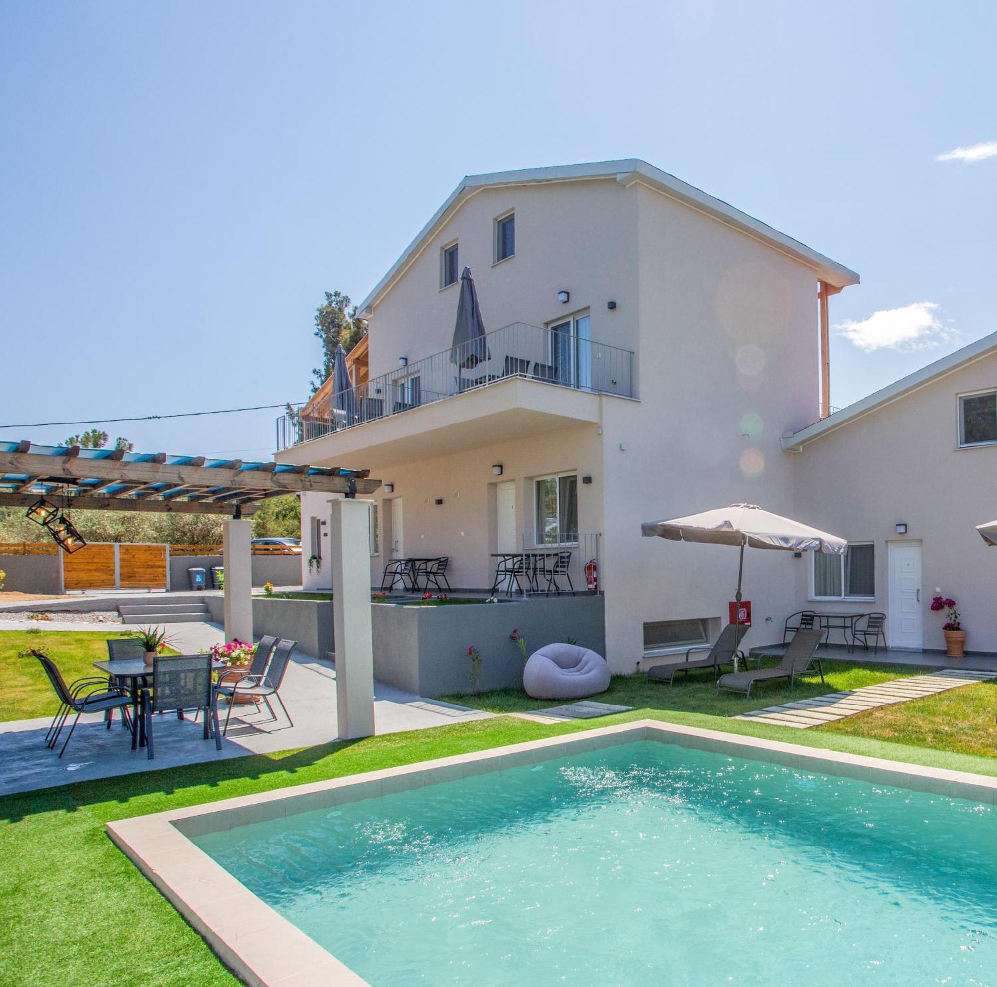 Privileged Villa Néa Péramos Exterior foto